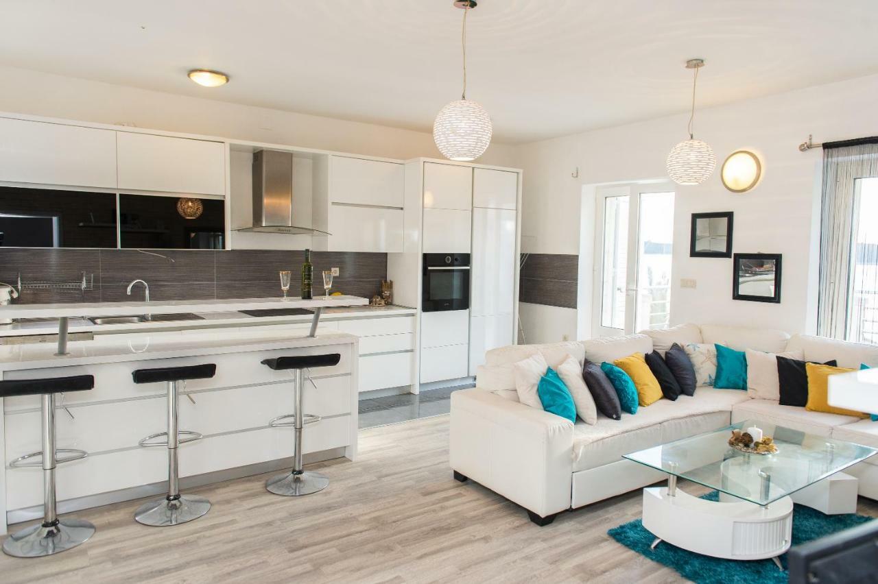 Apartments Cezar 로고즈니차 외부 사진